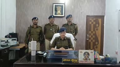 धनरुआ: कदिरगंज थाना पुलिस को मिली बड़ी सफलता, हथियार के साथ दो आरोपी गिरफ्तार