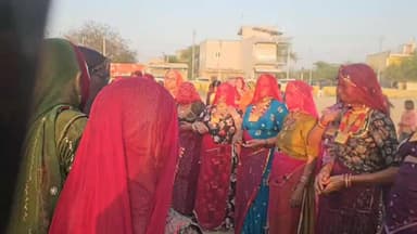 #सांचौर के डावल गांव में रियासतकालीन होली परंपरा कायम, धुलंडी पर उमड़ा जनसैलाब
राजस्थान के जालोर जिले के चितलवाना उपखंड...