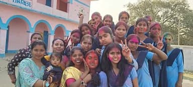 उत्क्रमित उच्च माध्यमिक विद्यालय, सलहा, बेनीपट्टी में धूमधाम से बच्चों व शिक्षकों ने मनाई होली, गुलाल लगा एक दूसरे को दी...