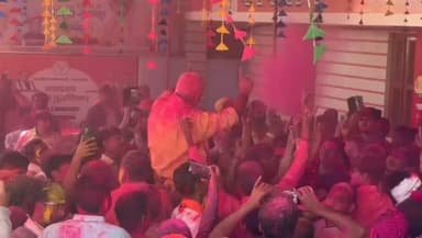 #रंगों का-पर्व-होली-गृह-राज्यमंत्री-जवाहरसिंह-बेड़म-ने-कार्यकर्ताओं-के-साथ-जमकर-खेली