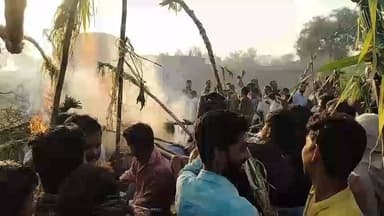 सहसवान: दहगवाँ में पुलिस फोर्स की मौजूदगी में ढोल-नगाड़े के साथ हुआ होलिका दहन, होली गीतों के साथ संस्कृति का अनोखा दृश्य