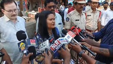 పొర్లు కట్టలోని బాణాసంచా దుకాణాలను ఆకస్మికంగా తనిఖీ చేసిన RDO అనూష