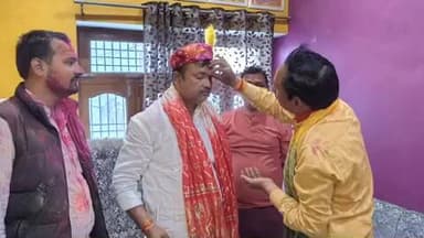 ज्ञानपुर: ज्ञानपुर में रंगों की छटा, जोगीरा की धुन पर झूम उठे जनपद विधायक विपुल दुबे ने आवास पर धूमधाम से खेली होली