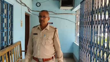 কৃষ্ণনগর ১: রং দোলেই রক্তাক্ত মনিন্দ্রপল্লী! পূর্ব রাগের জেরে ধারালো অস্ত্রের কোপ, তিন অভিযুক্ত গ্রেফতার,পেশ করা হয় জেলা আদালতে