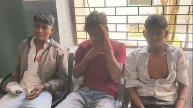 हसनपुर: हसनपुर नगर में अनियंत्रित होकर पलटी पिकअप, 15 लोग घायल, हालत गंभीर