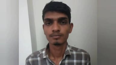 જાંબુઘોડા: જાંબુઘોડા પોલીસે કાળિયાવાવ ચેકપોસ્ટ પાસેથી હોન્ડા સિટી કારમાં લઈ જવાતો વિદેશી દારૂના જથ્થા સાથે એક ઇસમને ઝડપી પાડયો હતો