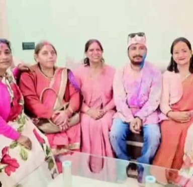 पिथौरागढ़: कल्पना देवलल नगर के विभिन्न स्थानों में होली मिलन कार्यक्रम में प्रतिभा का किया गया प्रदर्शन