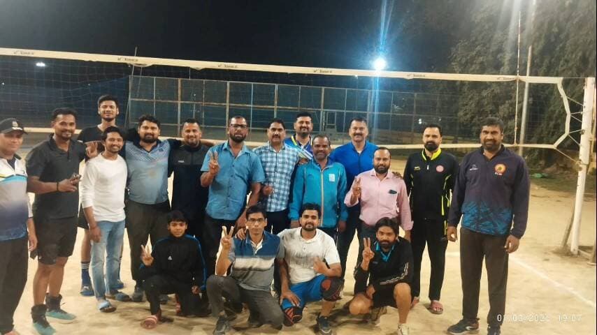 बनारस रेल इंजन कारखाना में बरेका खेल संघ के तत्वाधान में आयोजित अंतर विभागीय वालीबॉल प्रतियोगिता (2025-26) के फाइनल मैच में प्लांट डिवीजन की टीम ने लोको डिवीजन -1 को 2- 0 से हराकर चैम्पियन बनी।
#खेलो_इंडिया
