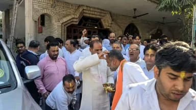 कालकाजी: पूर्व भाजपा सांसद रमेश बिधूड़ी ने तुगलकाबाद स्थित आवास पर कार्यकर्ताओं संग खेली होली