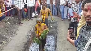 अंजड़: अंजड़ में ज्वाला माता को प्रसन्न करने निभाई अनोखी परंपरा, धधकते अंगारे बने फूल, मन्नतें हुईं पूरी