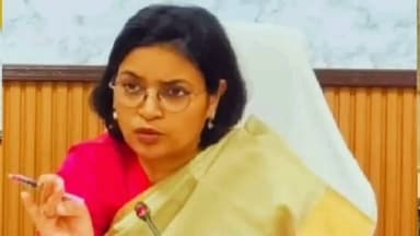 வாலாஜா: ராணிப்பேட்டை ஆட்சியர் அலுவலகத்தில் குழந்தைகள் வளர்ச்சி திட்டம் குழந்தைகள் பாதுகாப்பு அழகு துறைகளில் செயல்பாடு குறித்து ஆய்வு கூட்டம் நடைபெற்றது