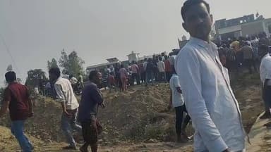 थाना इन्हौना क्षेत्र में होली खेलने के बाद एक युवक बिझौरा गांव स्थित अमृत सरोवर तालाब में नहाने के दौरान गहरे पानी में च...