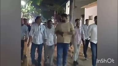 मिरज: मिरजेत कोयता हातात घेऊन दहशत माजविणार्या युवकाला पोलिसांचा चोप,परिसरातून काढली धिंड