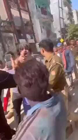 #यूपी – #गाजियाबाद पुलिस ने छेड़छाड़ के आरोप में हिन्दू रक्षा दल कार्यकर्ता दक्ष चौधरी और अक्कू पंडित को गिरफ्तार कर जेल भेजा !!