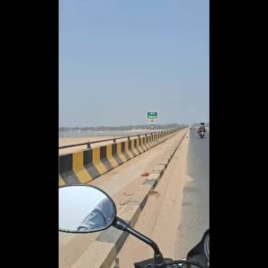 यह किस की भूल है जो सहार पुल पर इतना समय से बालू जाम है