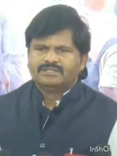 मुंबई: भाजप नेते गोपीचंद पडळकर यांनी मतदार यादीतील बोगस मतदारांचा मुद्दा उपस्थित करत, बनावट आधारकार्ड वापरून मतदान केले जात