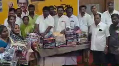 கடலூர்: பாரதி சாலை திமுக அலுவலகத்தில் பரப்புரையில் ஈடுபட உள்ள 3 ஆயிரம் பெண்களுக்கு புடவை மேயர் வழங்கினார்