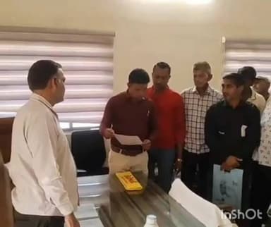 ગરીબ લોકોની સમસ્યાને લઈને અમરેલી નગરપાલિકા પ્રમુખને રજૂઆત કરતા સામાજિક આગેવાન ભરતભાઈ કાતરીયા