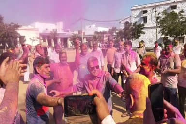 #खाकी पर चढ़ा अबीर,
तो खिल उठी #होली की तस्वीर 🎊
पुलिस लाइन भरतपुर में हुआ ‘पुलिस होली महोत्सव’ का आयोजन
जिला पुलिस ...