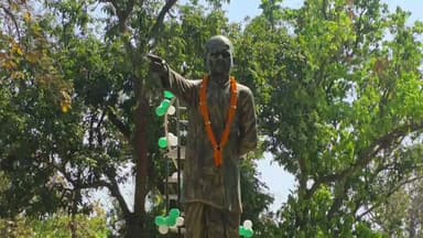 ଦେବଗଡ: ଜିଲ୍ଲା ବିଜେଡି ପକ୍ଷରୁ ବିଜୁ ପଟ୍ଟନାୟକଙ୍କ ଜୟନ୍ତୀ ପାଳିତ, ପ୍ରଧାନପାଟ ପାର୍କ ପରିସରରେ ଶ୍ରଦ୍ଧାଞ୍ଜଳୀ ଓ ସଭା ଅନୁଷ୍ଠିତ