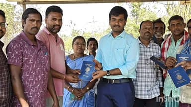 కొత్తూరులో పట్టాదారు పాస్ పుస్తకాలు పంపిణీ చేసిన జిల్లా జాయింట్ కలెక్టర్