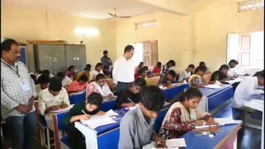 భూపాలపల్లి: జిల్లా కేంద్రంలోని ఇంటర్మీడియట్ పరీక్ష కేంద్రాన్ని ఆకస్మికంగా తనిఖీ చేసిన జిల్లా కలెక్టర్ రాహుల్ శర్మ