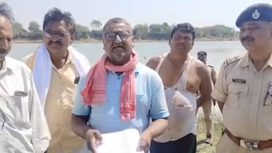 गंगाखेड: खळी येथील अवैध वाळू उपसा बंद करा किसान सभाच्या नेतृत्वाखाली ग्रामस्थांचे जलसमाधी आंदोलन