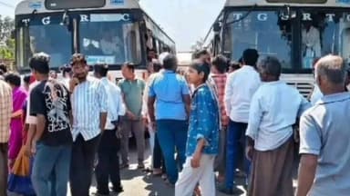 జహీరాబాద్: మీర్జాపూర్ (బీ) వద్ద బస్సులు నిలపడం లేదని కోసం రోడ్డు ఎక్కిన గ్రామస్తులు, విద్యార్థులు