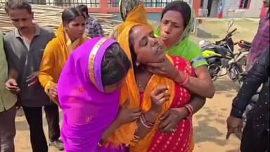 दुमका: मसानजोर डैम से बरामद युवती के शव का दुमका PJMCH में पोस्टमार्टम, परिजनों ने जताई हत्या की आशंका