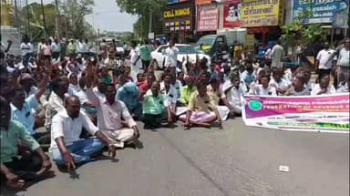 புதுக்கோட்டை: 9 அம்ச கோரிக்கைகளை வலியுறுத்தி பழைய பேருந்து நிலையத்தில் சாலை மறியலில் ஈடுபட்ட வருவாய் துறை சங்கத்தினர் கைது