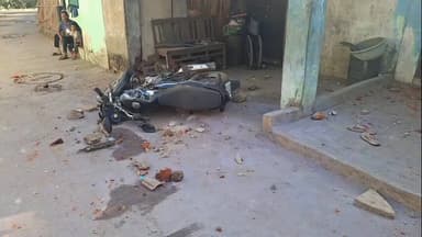 ખંભાત: જાગનાથ મહાદેવની ચાલીમાં તોફાની તત્ત્વોનો આતંક મચાવ્યો, ઘરો અને વાહનોમાં તોડફોડ