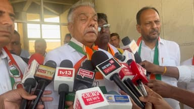 હિંમતનગર: સાબરડેરીમાં બનાવટી અને ભેળસેળ દૂધના આક્ષેપ સાથે ડિરેક્ટર જશુભાઈ પટેલે પ્રતિક્રિયા આપી.