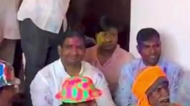 हमीरपुर: धूमधाम से मनी होली, कुंडौरा में महिलाओं ने निकाली फाग, बड़ागांव में सदर विधायक व ब्लॉक प्रमुख ने किया फाग गायन