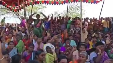 కావలి: ప్రభుత్వం కేటాయించిన భూములు తమకు ఇవ్వాలనీ మహిళలు ఆందోళన