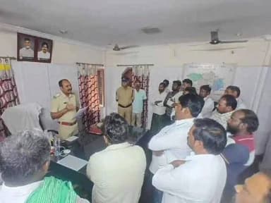 సత్తెనపల్లిలో కల్లు గీత కార్మికులకు ఎక్సైజ్ సీఐ హెచ్చరిక