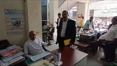 ডায়মন্ডহারবার ১: sir কাজে যুক্ত হয়েছে জজ সাহেব ফলে ডায়মন্ড হারবার আদালতে জজ সাহেব না থাকায় ফিরে যেতে হচ্ছে বিচার প্রার্থীদের