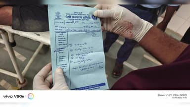 कैमूर: #कुदरा के सकरी में भीषण सड़क हादसा, बाइक सवार ट्रक के नीचे फंसा