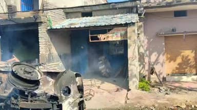 Sakti Big News : ट्रैक्टर, पिकअप और बाइक में लगाई आग, जमकर तोड़फोड़, पुलिस बल तैनात, मालखरौदा के गोरखापाली गांव का मामला.....