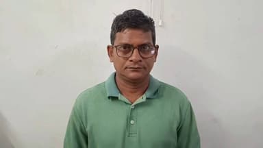 વલસાડ: સીટી પોલીસે મદનવાડ ખાતેથી હાર જીતનો વરલી મટકાનો જુગાર રમાડતા એક ઈસમને 8210 રૂપિયાના મુદ્દા માલ સાથે ઝડપી પાડ્યો