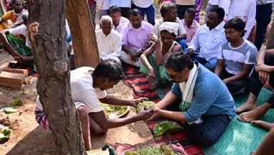 गोला: नेमरा में आयोजित बाहा पर्व में शामिल हुए झारखंड के मुख्यमंत्री हेमंत सोरेन, गांव में दिन भर बना रहा उत्साह का माहौल