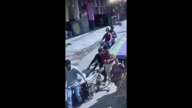 જૂનાગઢ: માંગનાથ વિસ્તારમાં વેપારીનું હાર્ટ એટેકથી મોત, વેપારીને રેકડીમાં રોડ સુધી લઈ જવાયા