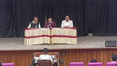 বঙাইগাঁও ভাগ: বীৰঝৰা পাব্লিক লাইব্ৰেৰীত অৰুণোদয় আঁচনিৰ এককালীন একত্ৰিত পুঁজি বিতৰণ সন্দৰ্ভত জিলা আয়ুক্তৰ সভাপতিত্ব সভা অনুষ্ঠিত