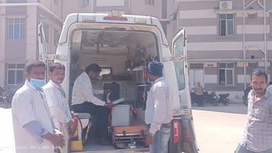 అసిఫాబాద్: వాంకిడిలో 108,102 అంబులెన్స్ వాహనాల తనిఖీలు