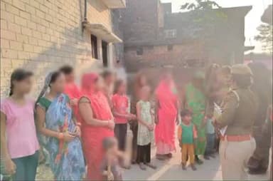 शोहरतगढ़: थाना शोहरतगढ़ की मिशन शक्ति पुलिस टीम द्वारा सियांव नानकार में महिला जागरूकता कार्यक्रम किया गया