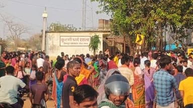 गोला: हेमतपुर के पास कार सवार से रास्ता पूछना पड़ा महंगा, ग्रामीणों ने बच्चा चोर समझकर की मारपीट