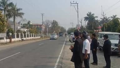 पूर्व राष्ट्रपति का इस्तकबाल सर्किट हाउस #हल्द्वानी में..
#gkmnews
हल्द्वानी: देवभूमि उत्तराखंड के दौरे पर पहुंचे भार...