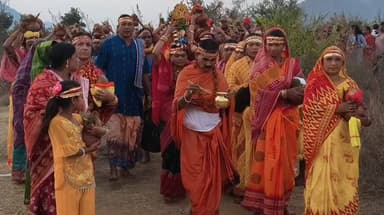 ଲାଞ୍ଜିଗଡ: ଲାଞ୍ଜିଗଡ଼ରୋଡ଼ ଠାରେ ଷୋହଳ ପ୍ରହର ନାମ ଯଜ୍ଞ ପାଇଁ କଳସ ଯାତ୍ରା