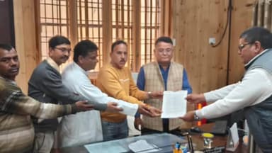 गरुड़: लौबाँज में पिछले 20 वर्षों से संचालित आयुर्वेदिक चिकित्सालय को अन्यत्र शिफ्ट करने की सुगबुआहट से क्षेत्र में आक्रोश