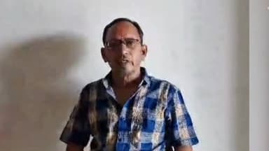 గురువులపై దాడి చేయడం అమానుషము: తునిలో రిటైర్డ్ ఉపాధ్యాయుడు కిషోర్ మాస్టర్