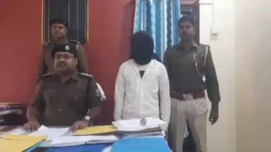 पातेपुर: पुलिस टीम पर फायरिंग करने वाले टॉप 12 अपराधियों में शामिल कुख्यात अपराधी को पातेपुर पुलिस ने किया गिरफ्तार